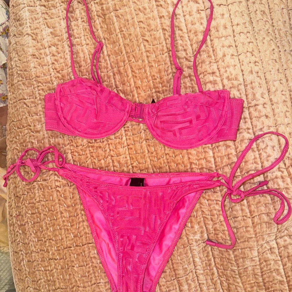 triangl swimwear Hot Pink Textured Underwire Bikini Set